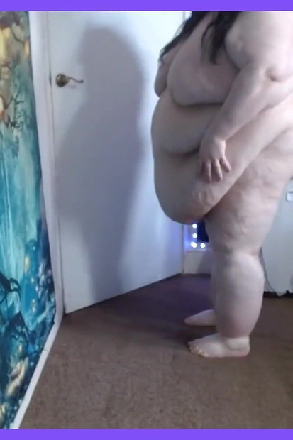 SSBBW Crawling on the Floor