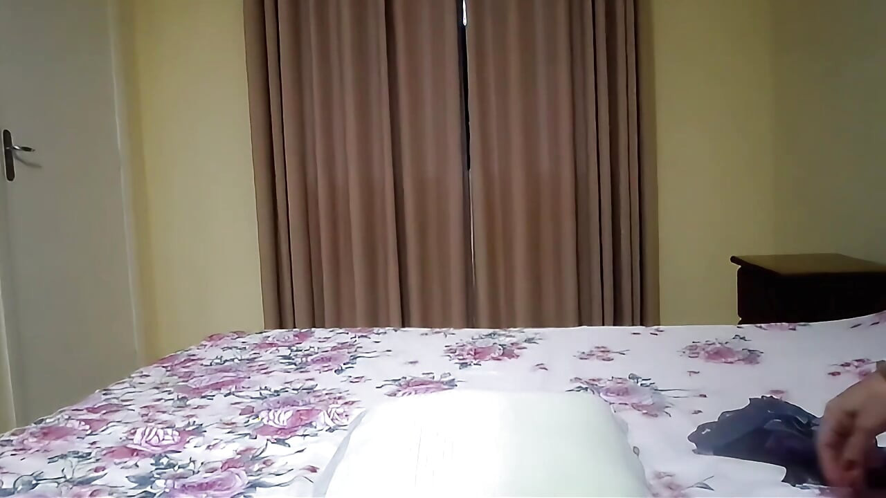 MARRIED KARINA SHOWING HER LINGERIE