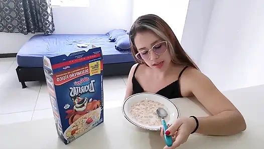 Красивую латинку трахает незнакомец в собственном доме, я оставляю ее крем в розовой киске