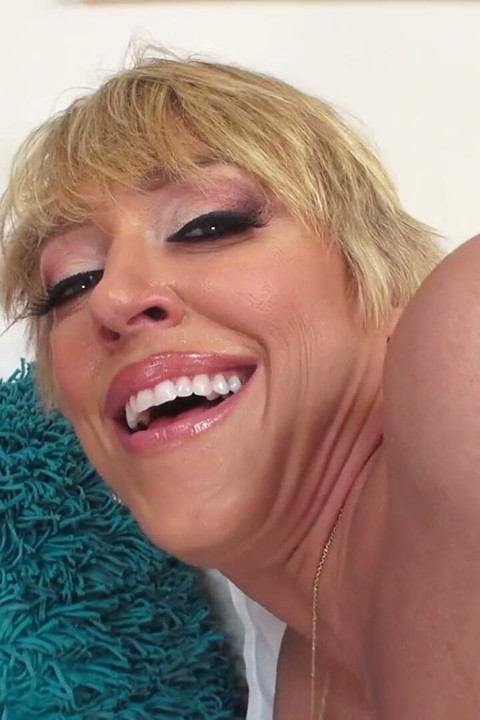 HOT MILF Dee Williams solo masturbation