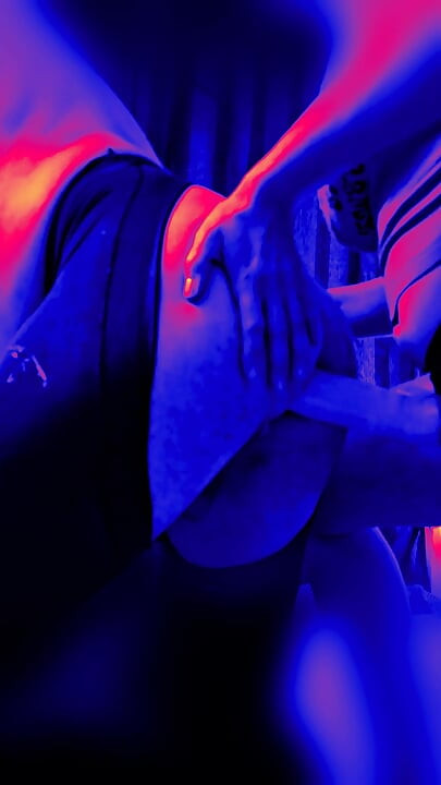 قضيبها ثقبه