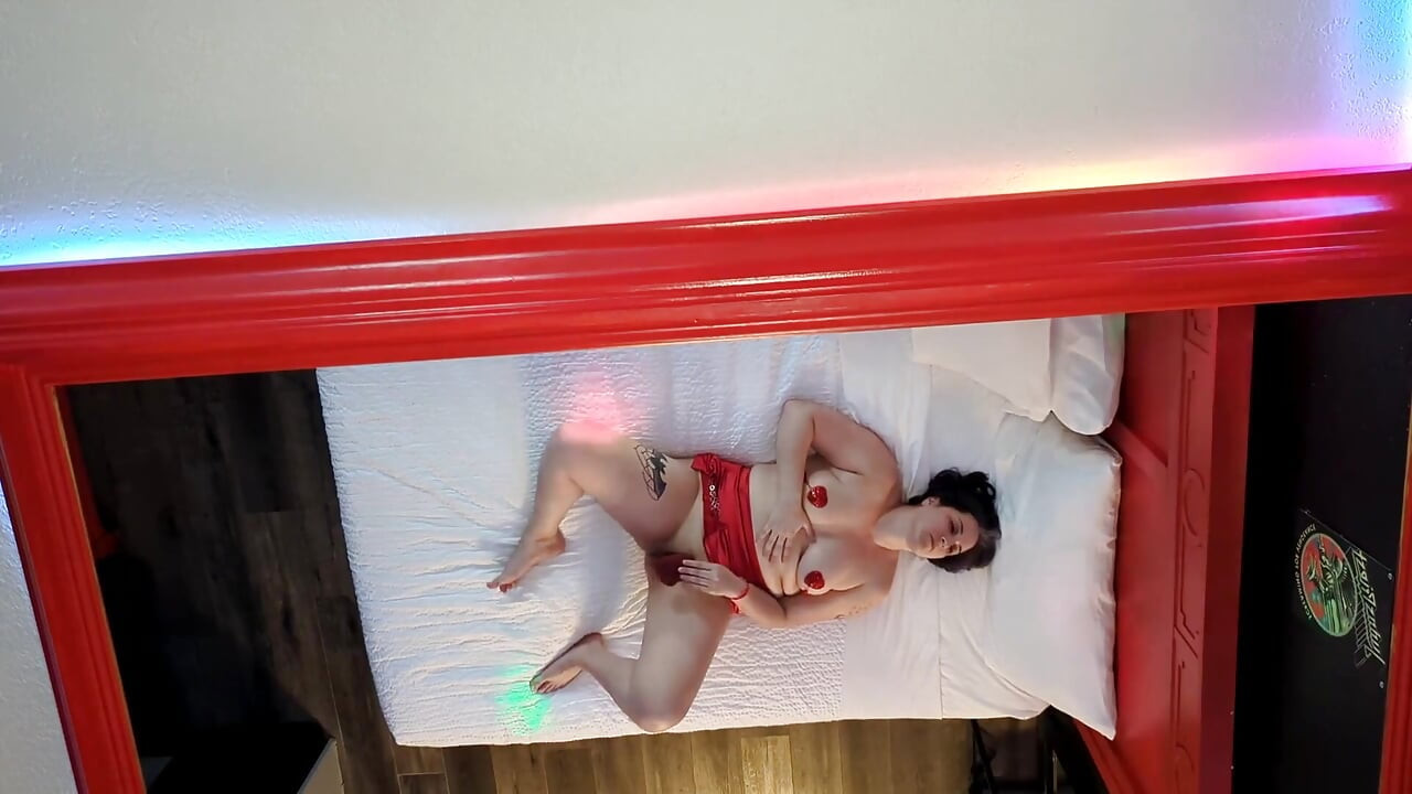 Καυτή γυναίκα χαζεύει περιμένοντας να γαμηθεί στο θέρετρο