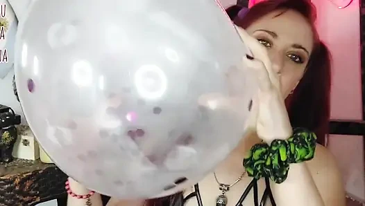 ShyyFxx rubs and pops balloons with her ass!