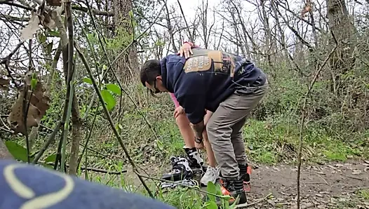 Komşum hiç uçurtma patenine binmemişti ve sonunda açık havada yarağıma bindi