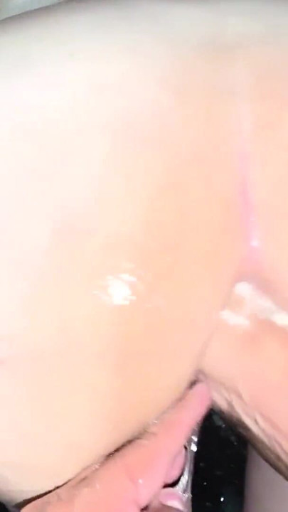 Com este treinamento anal, o interior do meu cu parece bonito, é barulhento e solto | Clipe 1