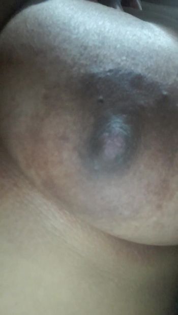 Indiana gordinha mostrando seus peitos grandes depois do banho ... 💋