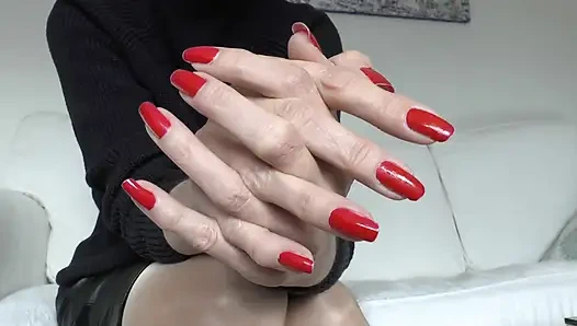 Budak seks dengan pulpen, kuku merah yang aduhai, victoria valente