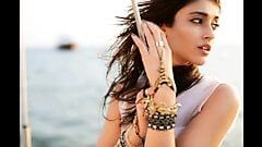 Kisah seksi pelakon Bollywood Iliana D Cruz cerita xxx penuh.