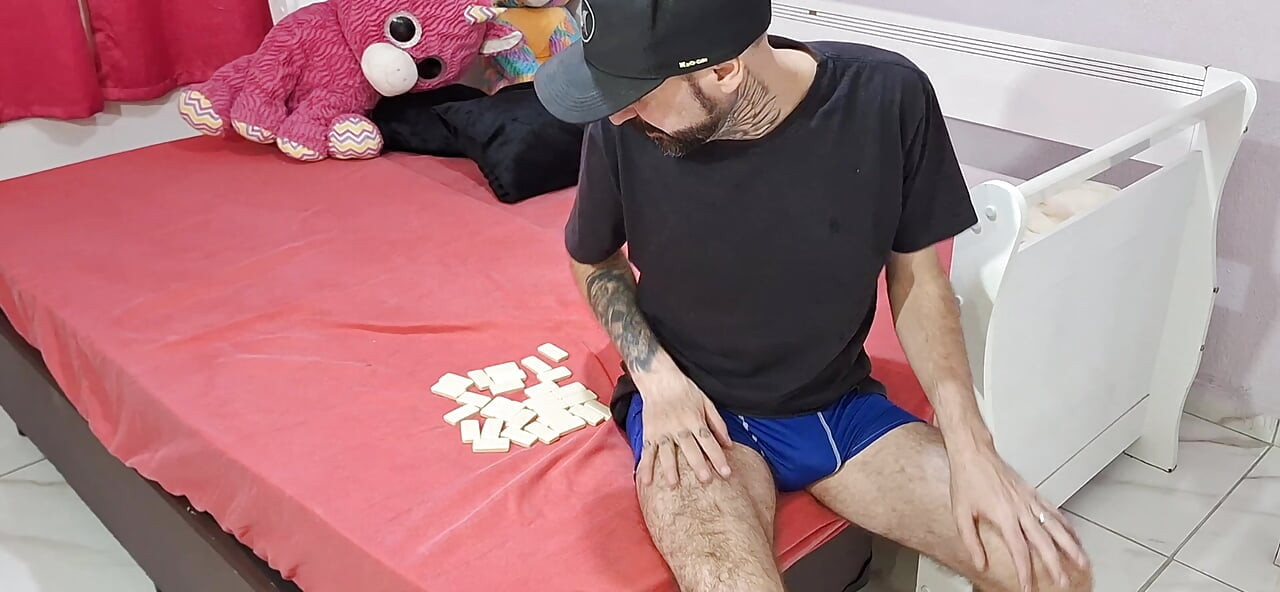 Stepdaughter Without Panties Plays Dominoes With Her Stepfather