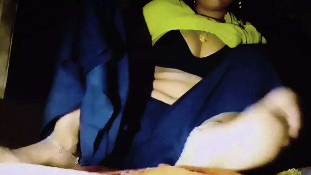 Hot Babe Hot Laveneya Bhabhi Village's desi hot girl is quenching her youth's lust with fingers. I am masturbating while hiding