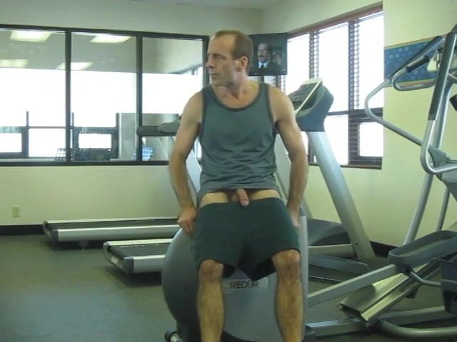 Str8 daddy cum at the gym