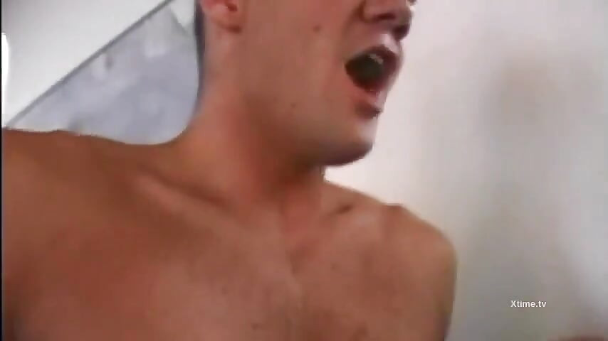 Des femmes utilisées et exploitées comme des jouets sexuels se font baiser et maltraiter