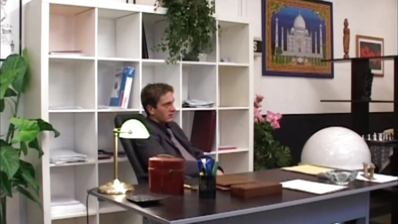 The Secretary Is Late to Make Amends and Gets Fucked by the Boss.