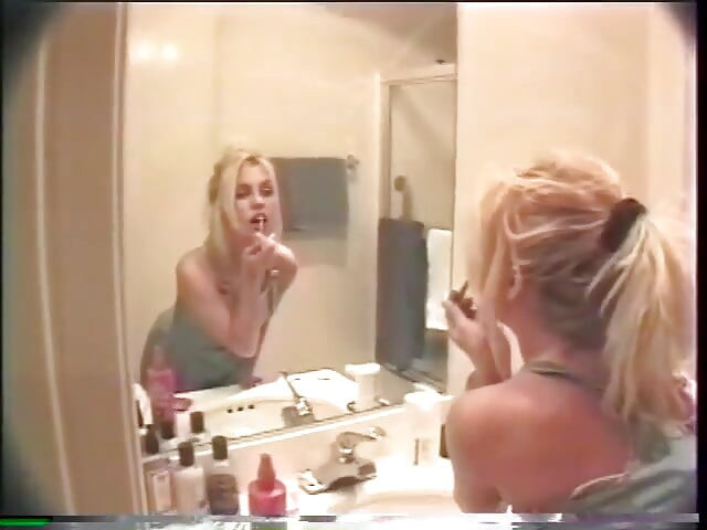 Randy babe dildo fucking her cunt in bed after stripping down (Video has no audio but music)