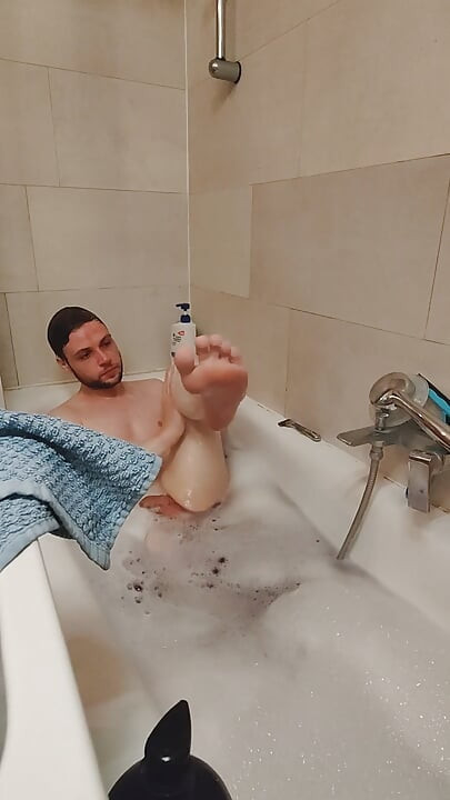 Shaving my body and teasing you a bit