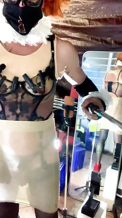 Sexy Transgender Zlatý korzet spodní prádlo venku