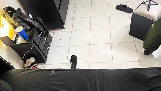 Мы идем по магазинам с моим сводным братом, а затем он хочет, чтобы я вернулся, как это