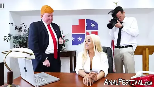 Latina babe Luna Star ass fucked in presidential office