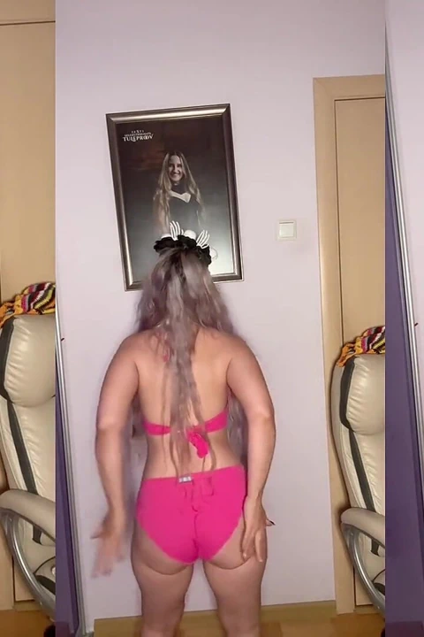 你的妻子现在戴着我的衣领 - 你是她娘娘腔的女仆，别忘了！由 Findom 目标挖掘者