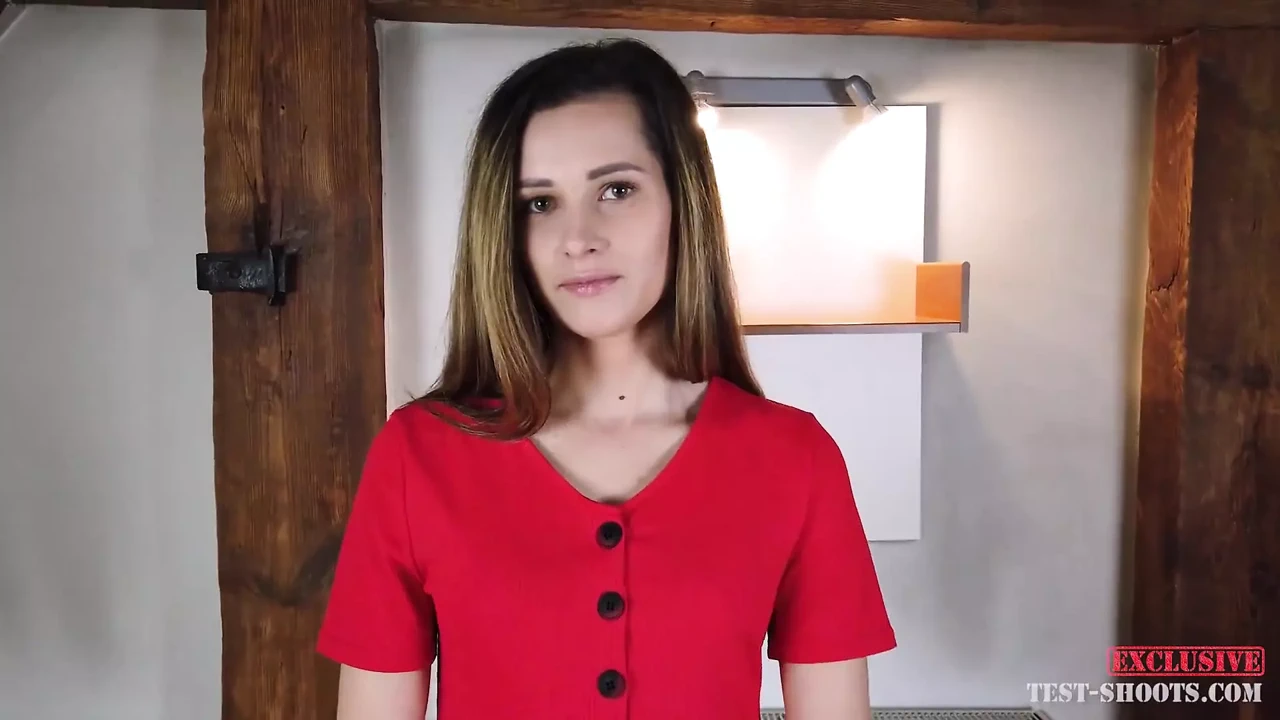 Naked pretty amateur teenager Josie in nude casting video