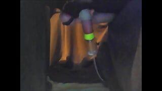 Muzenje vakuuma za stolnim kurcem pušenje sa vezanim kurcem i mudima