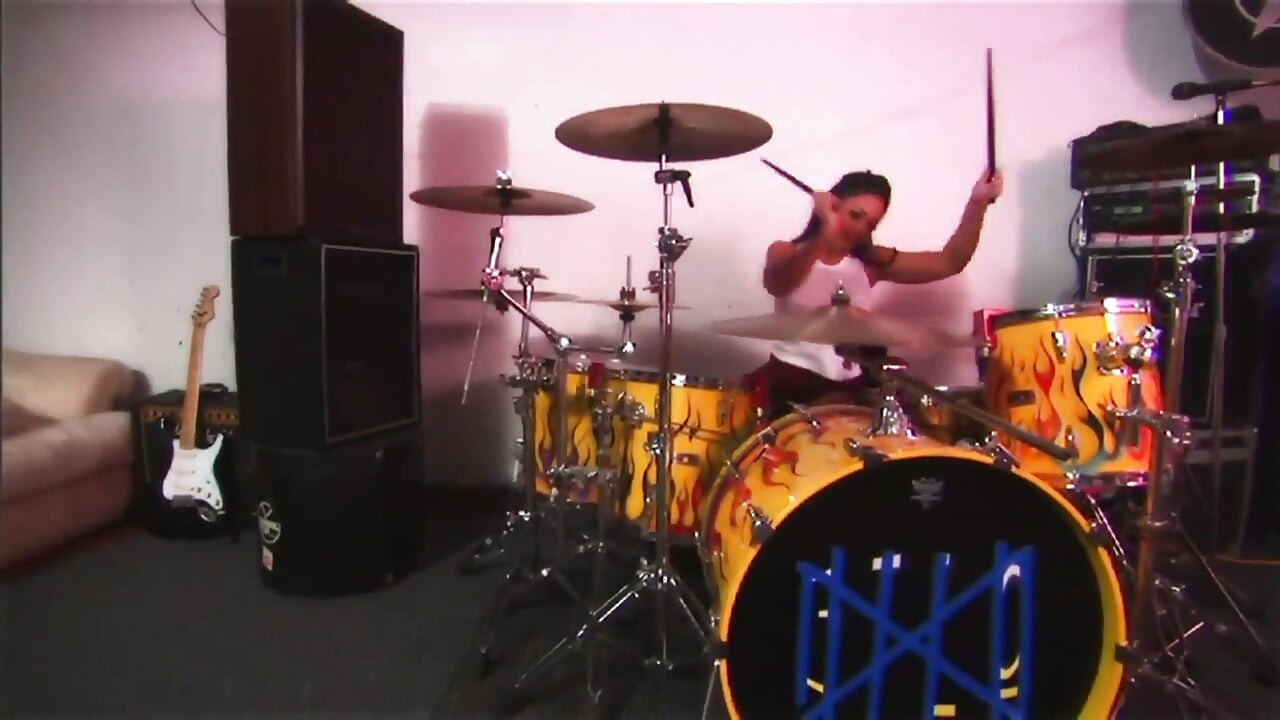 Sexy babe shows off her skills with her naughty fucker