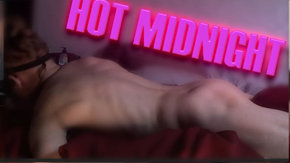 Vtiskl jsem se do postele a třesu boky hlasitým sténáním a sprostými řečmi