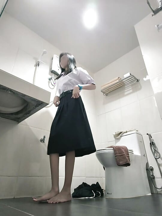 화장실에서 교복으로 갈아입기