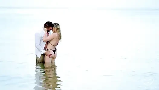 Shoreside menampilkan Charlie Forde, Logan Stapleton