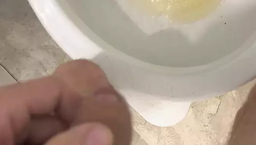 Cara tem uma carga enorme de xixi para você