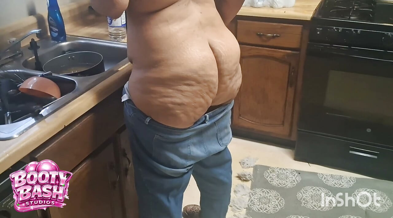 JAMAL ANAL KING FILMS ANAL QUEEN DAILY SO YOU CAN SEE HER PHAT JUICY ASS