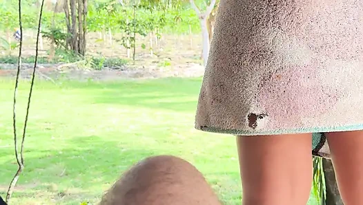 Ich liebe Exhibitionismus, ich springe wirklich gerne auf einen Schwanz, wenn Leute da sind