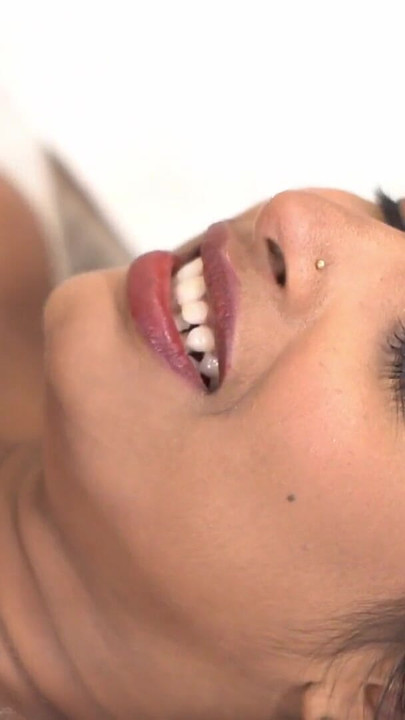 Farmer je imao intenzivni seks sa sluškinjom u svojim poljima ( tejaswini ) | Klip 3