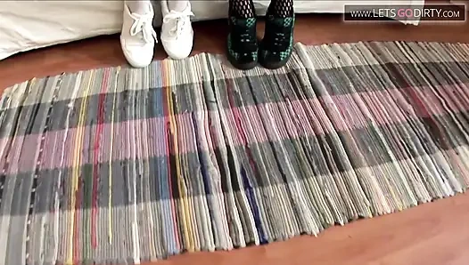 Dikkatli ol sıkı amcığımı parçala