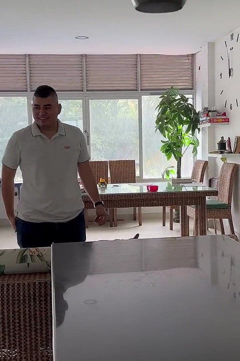 Po prostu potrzebujesz bardziej doświadczonej kobiety, która pomoże ci wydostać nasienie