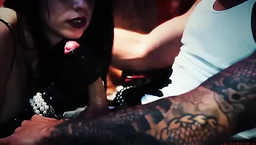 Sasha rose dicrot di muka