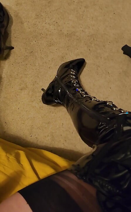 Tell Mistress Jessica how much of a boot slut you are