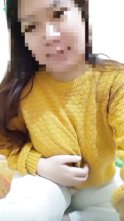 gadis bermain dengan memek sendiri sampe habis??