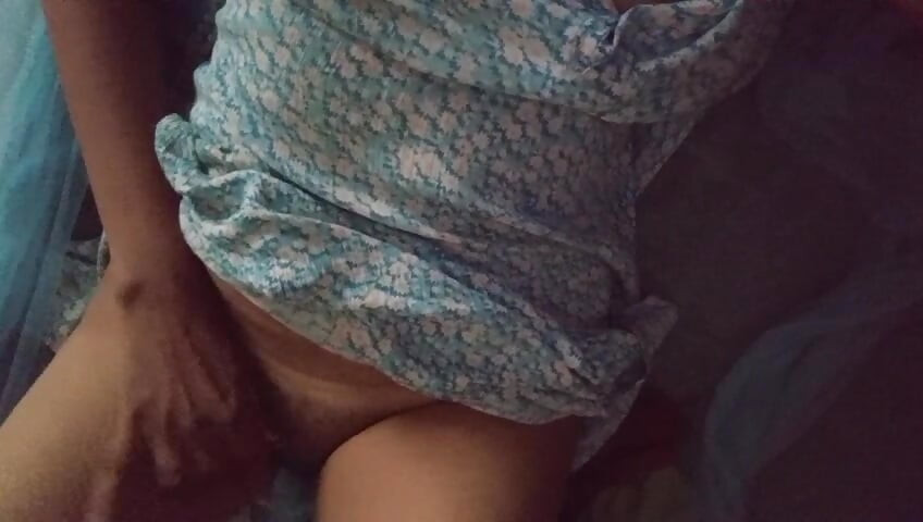 Srílanská žena svádí svého partnera prostřednictvím videohovoru až do orgasmu Jen láska s velkými prsy a mokrou kundičkou