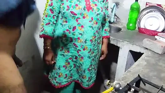 Секс с женой, скачущей на члене и кримпаем раком в любительском видео. Милфа с большой попкой