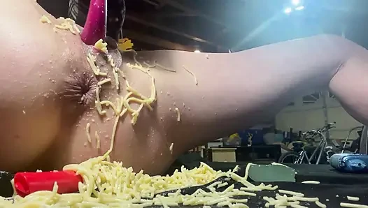 Ich spiele mit meinem Essen