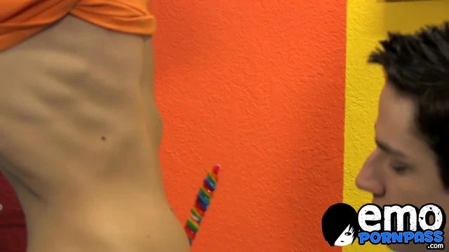 Anal loving twinks Dean Hollad and Nathan Stratus get it on