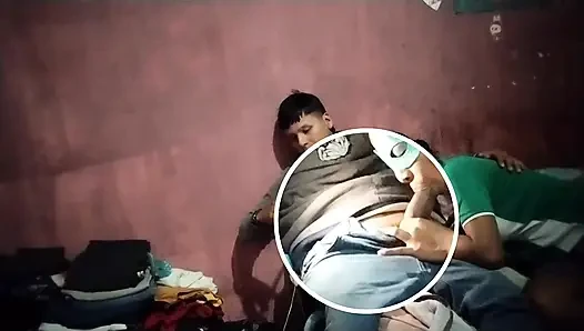 Большой пенис получает сосание