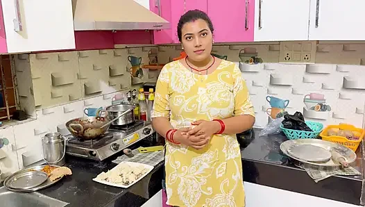 Genç üvey kız kardeşim yanlışlıkla bana çıplak fotoğrafını gönderdi, bundan faydalandım ve üvey kız kardeşimi siktim, tam Hintçe viral video