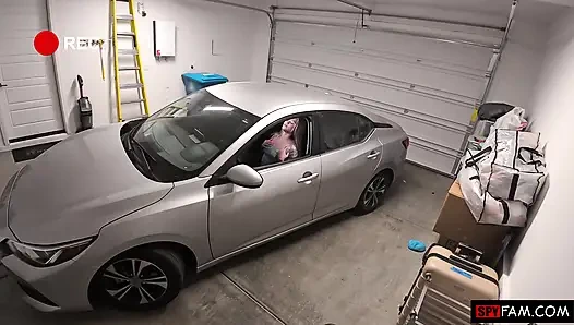 Ayah tiri ngebiarkan chloe rose meminjam kontol tebalnya