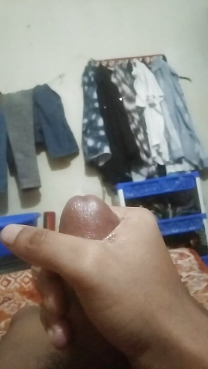 Ich habe in meinem Zimmer einen Handjob bekommen.
