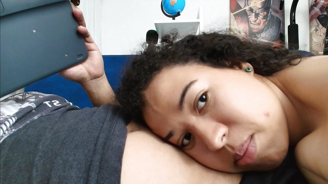 me gusta mucho las grandes tetas rosadas de mi amiga