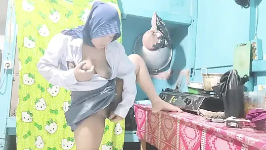 Adik ipar masturbasi sebelum berangkat sekolah