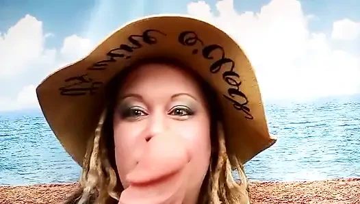 У сисси арахисовый клитор, у настоящих мужчин большие толстые сочные члены