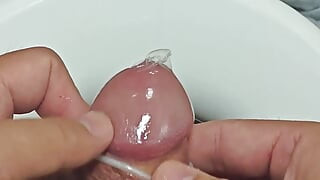 Use straps to tie my cock and ejaculate in the condom (please like me, if you want to be seen by more people, please see the det